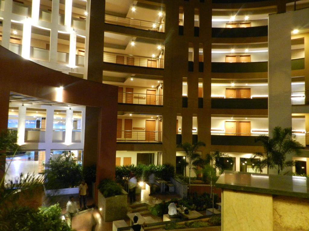 Hotel Rock Regency Toranagallu Eksteriør billede