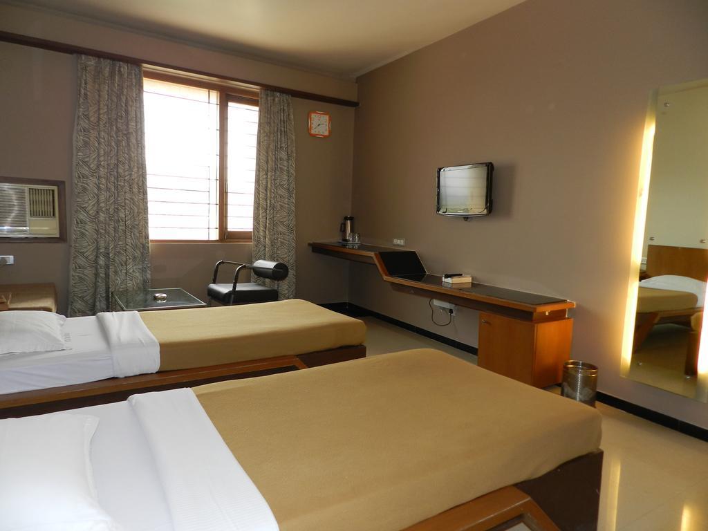 Hotel Rock Regency Toranagallu Værelse billede